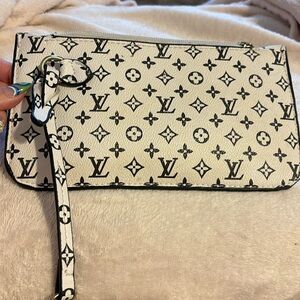 Pouch. 👝 used. Could be great for a project or make up bag